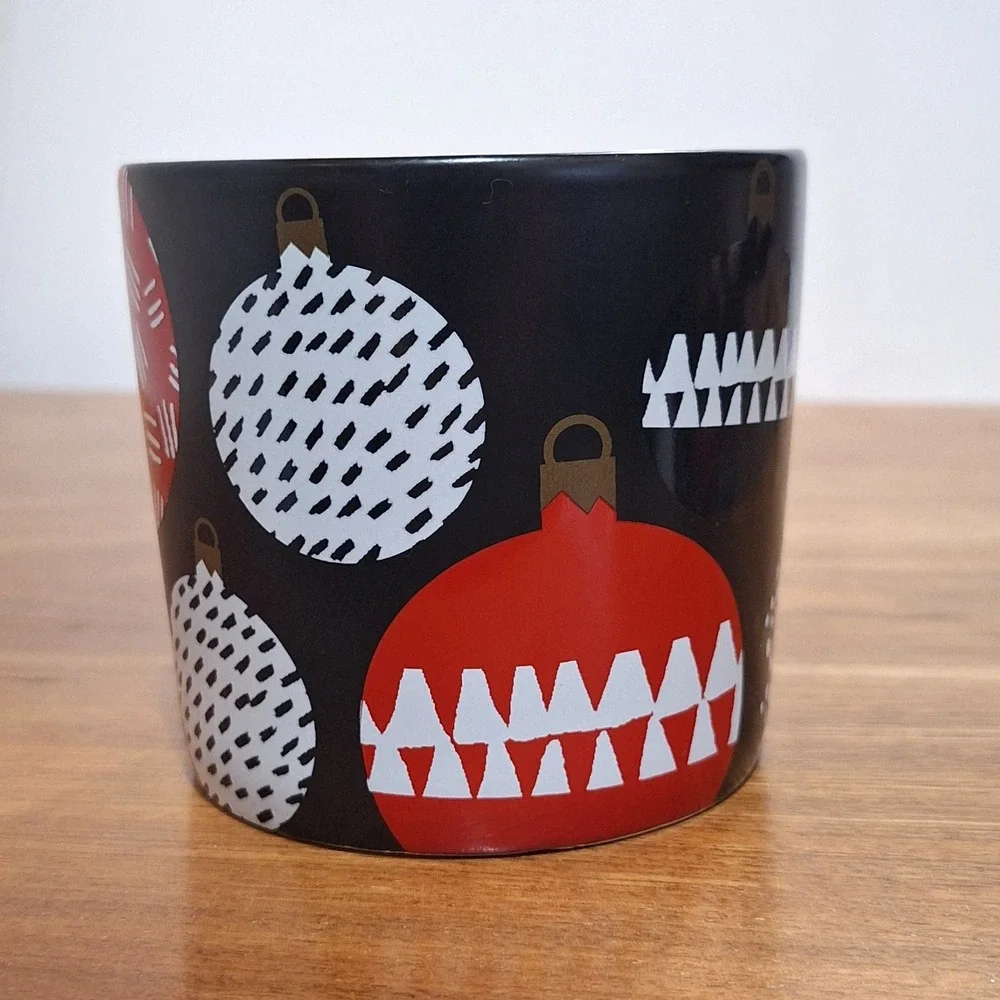 Starbucks 2016 Ceramic Black Christmas Mug Christmas Ornament Pattern 14 fl oz